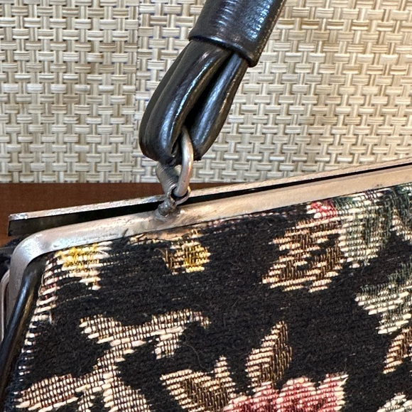 🌟HP🌟VTG 1950s Black Floral Tapestry Carpet Bag Top Handle Handbag by Dover USA - Picture 13 of 16